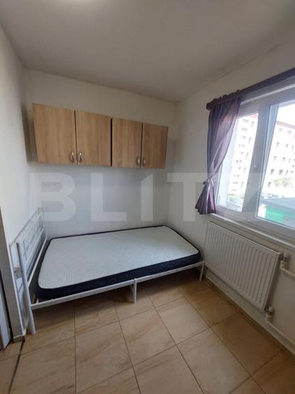 Garsoniera, renovata, cu baie , etaj 1 , Florilor - 5