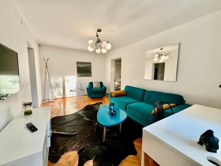 Apartament cu 2 camere semidecomandat, mobilat în Cornișa
