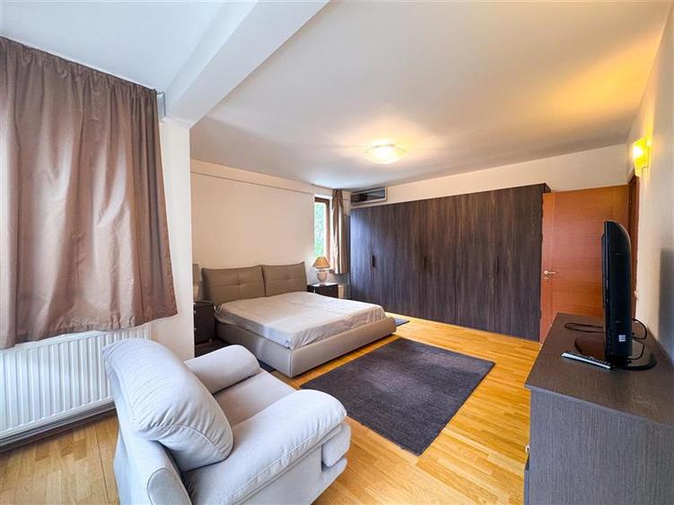 Apartament cu 4 camere semidecomandat, mobilat în Herăstrău