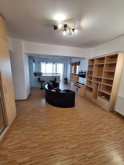 Apartament cu 3 camere decomandat în Berceni