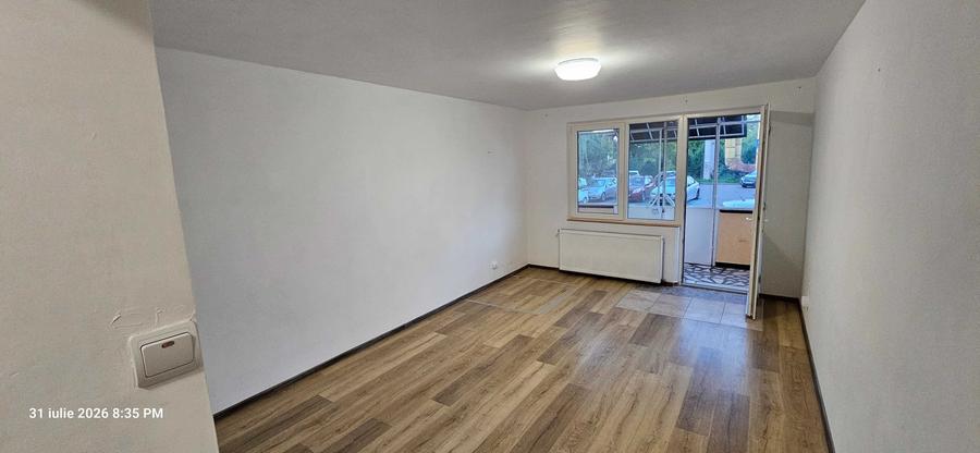 Apartament cu 3 camere decomandat în Craiter