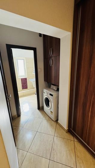 Apartament cu 3 camere semidecomandat, mobilat în Tineretului