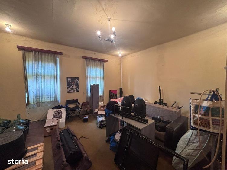 Casă cu 4 camere decomandat în Budai