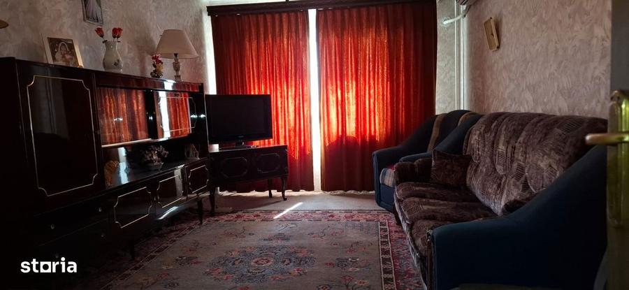 Apartament cu 3 camere semidecomandat în Exterior Vest