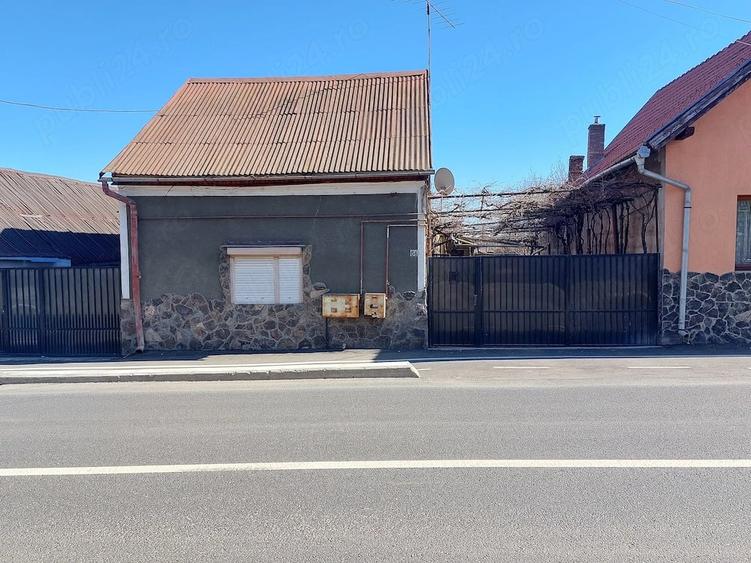 Casă cu 2 camere cu Teren 300 Mp în Central