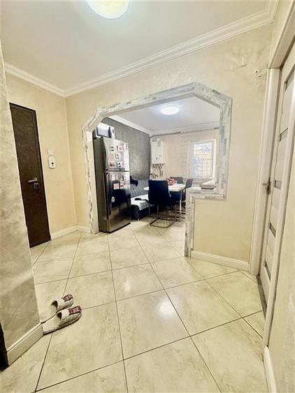 Apartament cu 4 camere decomandat, mobilat în Est