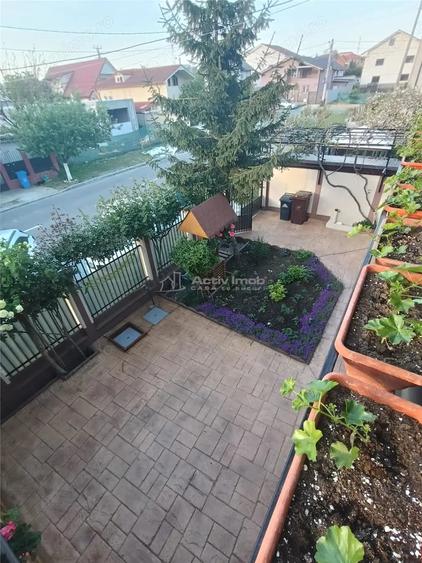 Casă cu 10 camere cu Teren 50 Mp în Nord