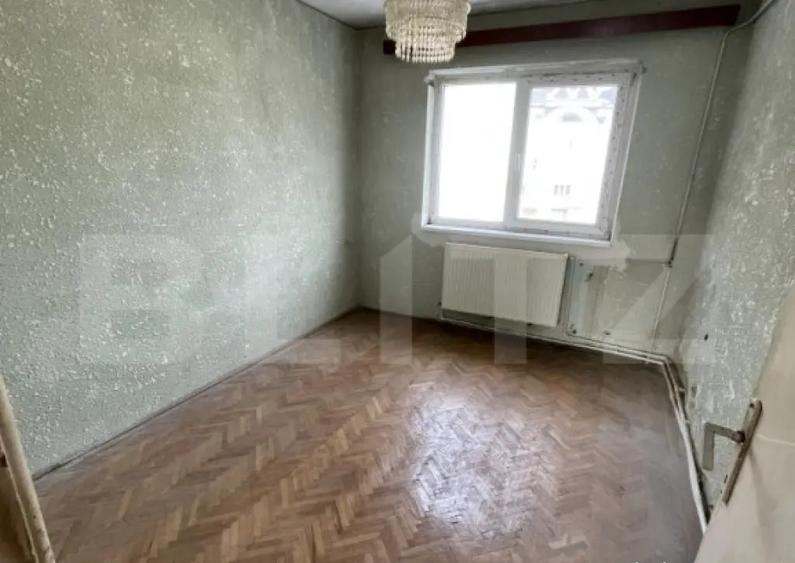 Apartament cu 3 camere semidecomandat în Central
