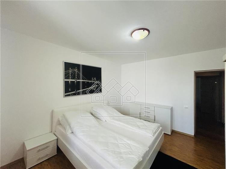 Apartament cu 3 camere decomandat în Turnișor