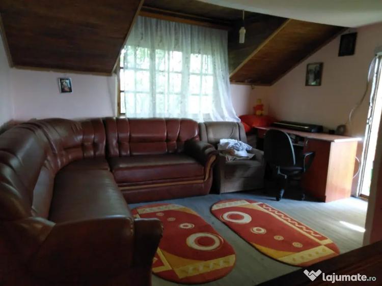 Casă cu 4 camere cu Teren 1000 Mp în Ghindeni
