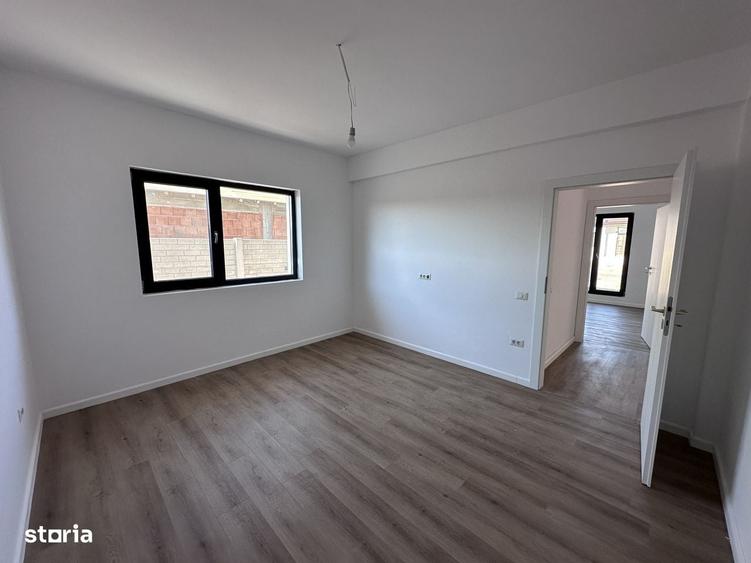 Casă cu 4 camere cu Teren 400 Mp în Domnești