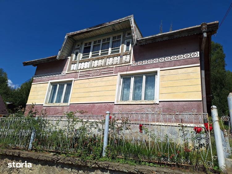 Casă cu 5 camere cu Teren 1045 Mp în Central