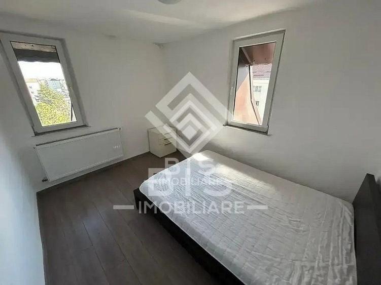 Apartament cu 3 camere decomandat în Industrială