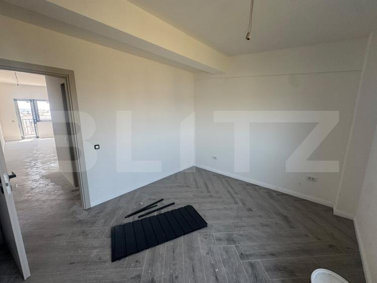 Apartament cu 3 camere semidecomandat în Rediu