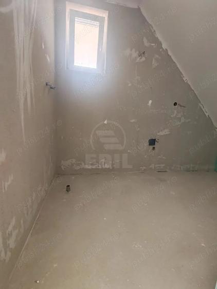 Apartament cu 3 camere semidecomandat în Sud