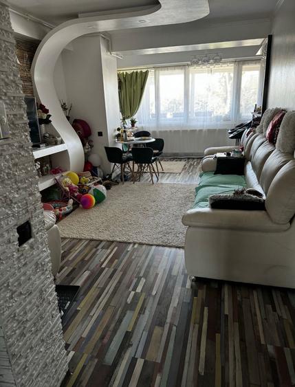Apartament cu 2 camere decomandat în Kamsas