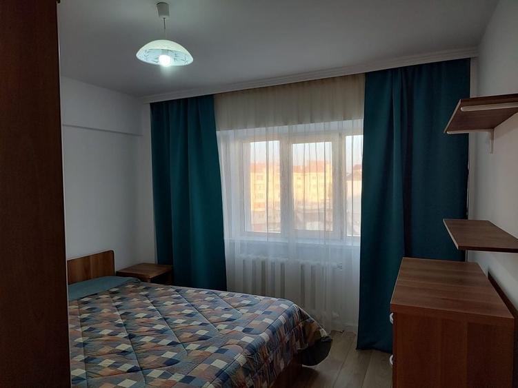Apartament cu 4 camere decomandat în Central