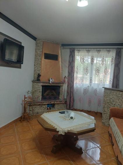 Casă individuală cu 5 camere cu Canalizare în Poiana Mărului