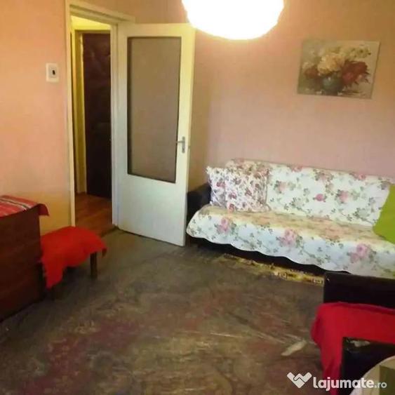 Apartament cu 3 camere semidecomandat în Fortuna
