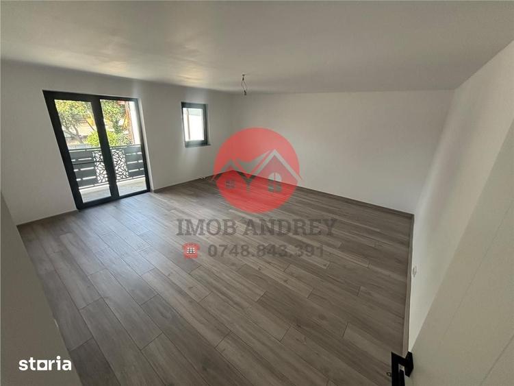 Casă cu 8 camere cu Teren 300 Mp în Central