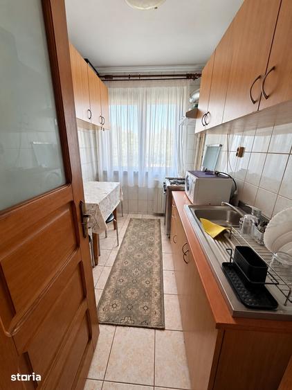 Apartament cu 3 camere semidecomandat în Dristor