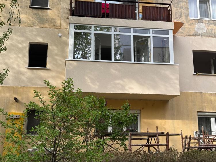 Apartament cu 2 camere decomandat în Micro 16