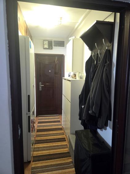 Apartament cu 2 camere semidecomandat în Craiovița Nouă