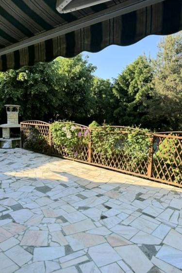 Casă individuală cu 5 camere cu Canalizare în Sud-Est
