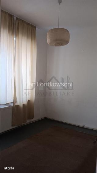 Tatarasi zona Piata Chirila teren 530mp cu casa si anexe (pretabil si
