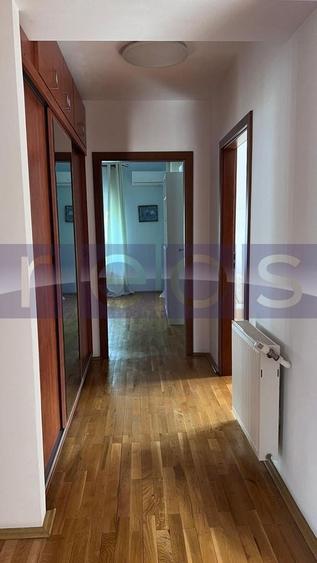 Casă individuală cu 6 camere cu Canalizare în Central