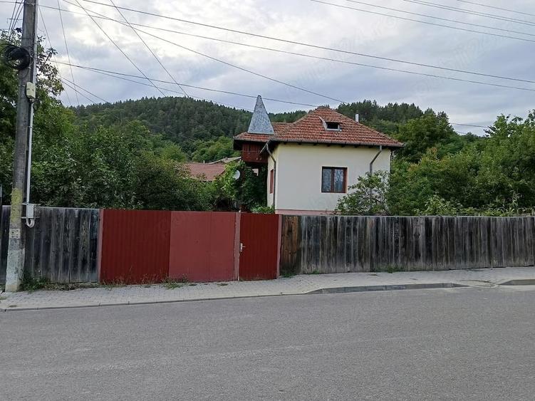 Casă cu 3 camere cu Teren 543 Mp în Central