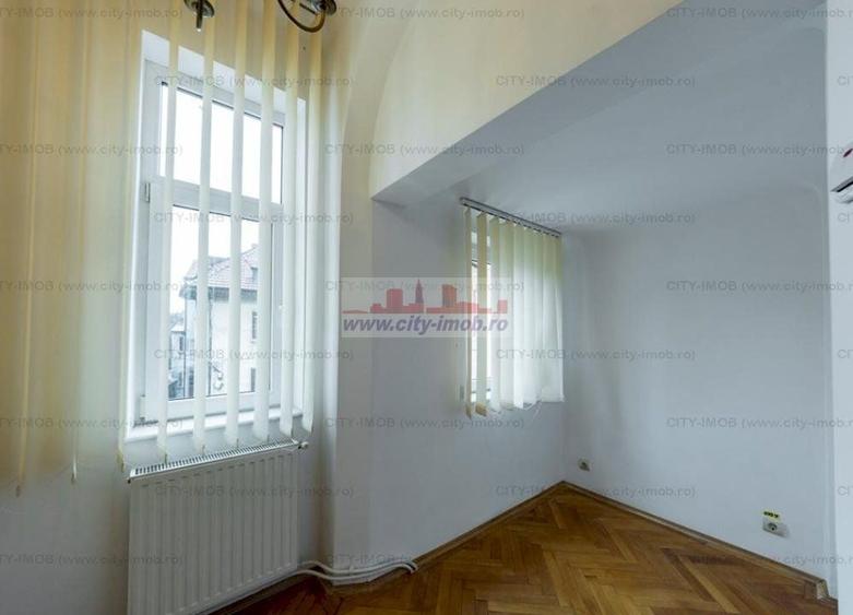 Casă individuală cu 5 camere decomandat cu Canalizare în Dorobanți