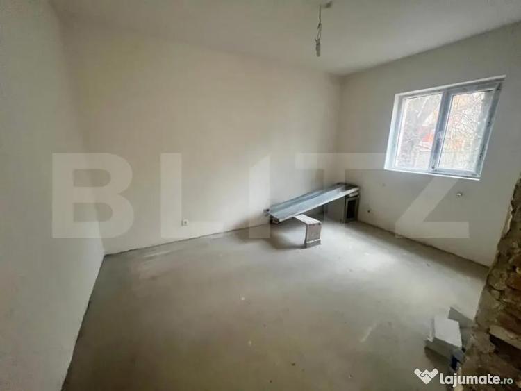 Apartament cu 3 camere semidecomandat în Decebal