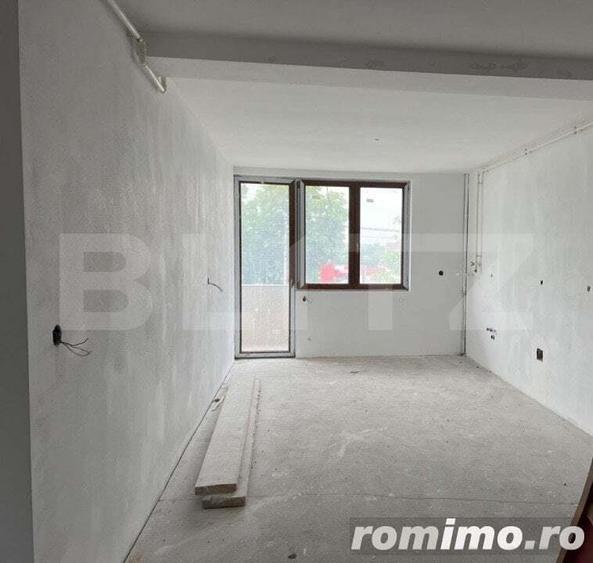 Apartament cu 3 camere semidecomandat în Central
