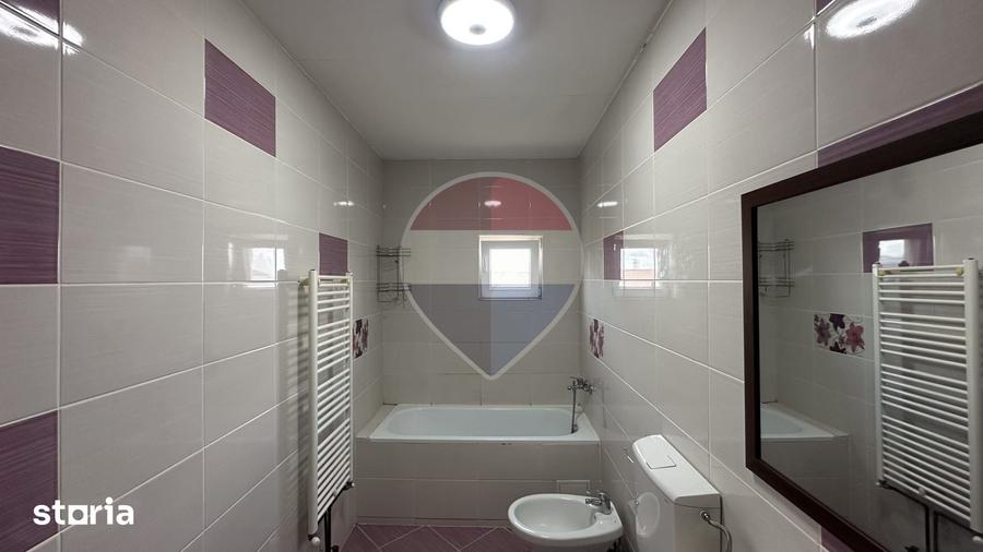 Apartament cu 3 camere decomandat în Sud