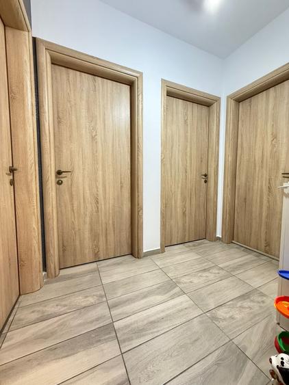 Apartament cu 3 camere semidecomandat în Metalurgiei