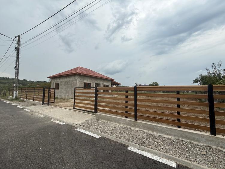 Casă cu 3 camere în Vulcana-Pandele