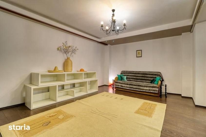 Apartament cu 5 camere decomandat în Grivița