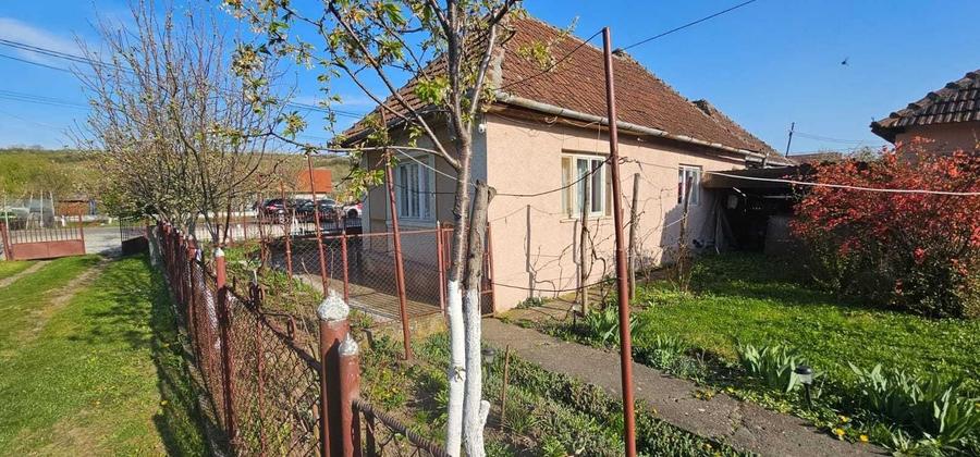 Casă cu 4 camere în Chieșd