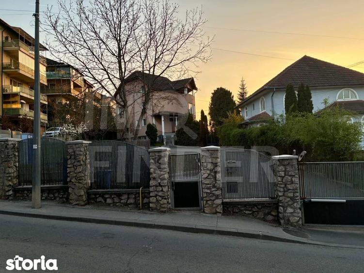Casă cu 9 camere cu Teren 1500 Mp în Andrei Mureșanu