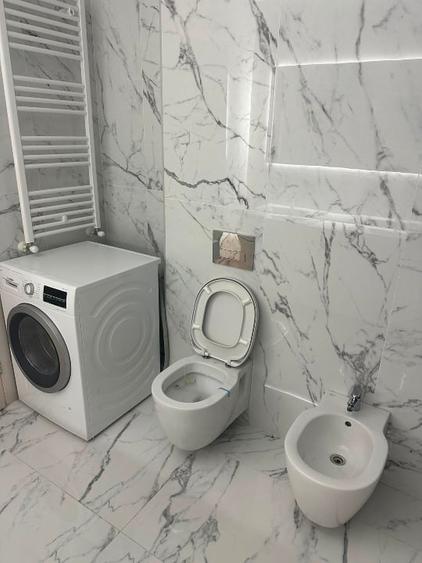 Apartament cu 4 camere semidecomandat, mobilat în Central