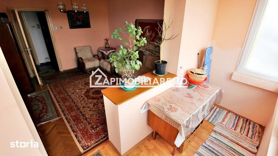 Apartament cu 3 camere decomandat în Libertății