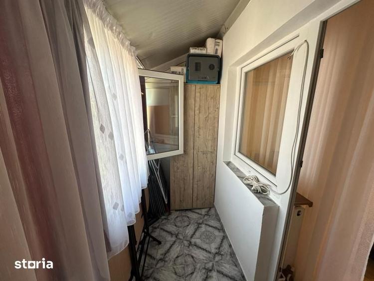 Apartament cu 3 camere decomandat în Craiovița Nouă