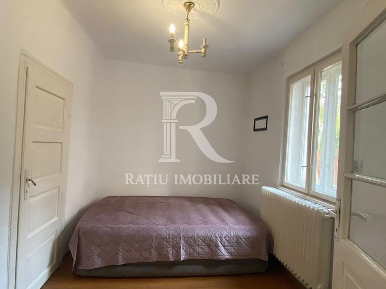 Casă individuală cu 4 camere cu Canalizare în Spitalul Județean