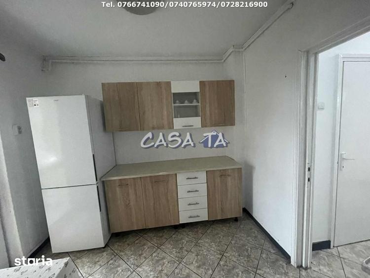 Apartament cu 4 camere decomandat în Central