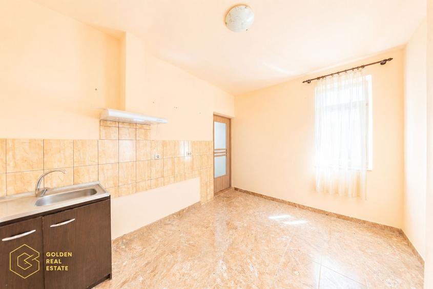 Casă individuală cu 4 camere cu Canalizare în Central