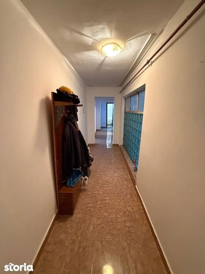 Apartament cu 3 camere decomandat în Calea București