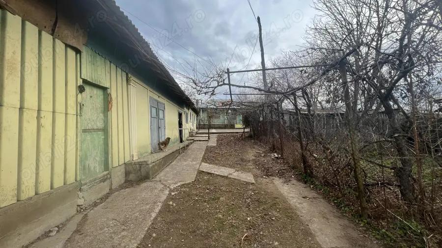 Casă cu 6 camere cu Teren 2700 Mp în Cărăpcești