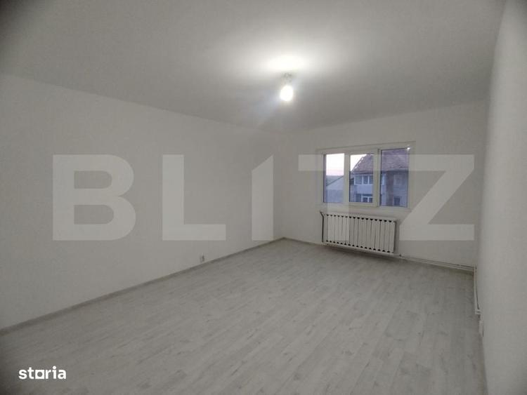 Apartament cu 3 camere decomandat în Tomești