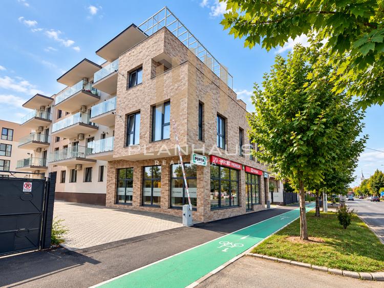 Apartament cu 3 camere decomandat în Orașul Vechi